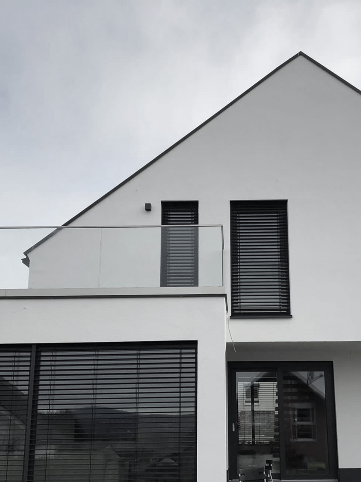 ommer-und-ommer-neubau-efh-giessen-2021-WPOD1200.jpg ommer-und-ommer-neubau-efh-giessen-2021-WPOD1200.jpg